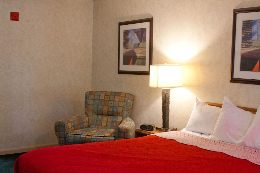 Anchorage Inn Family Room - Not Wheelchair Accessible 7
