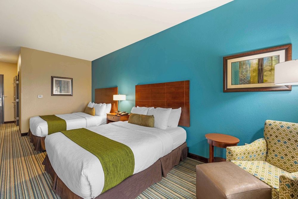Best Western Plus Patterson Park Inn Standard Room, 2 Queen Beds, Non Smoking, Refrigerator & Microwave 5
