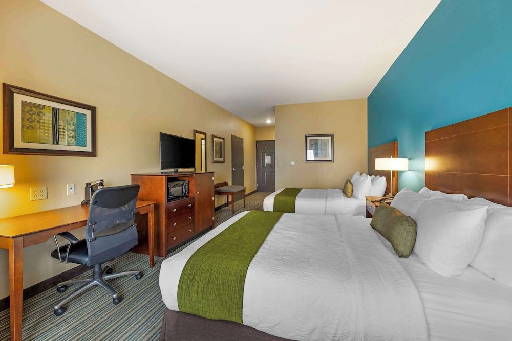 Best Western Plus Patterson Park Inn Standard Room, 2 Queen Beds, Non Smoking, Refrigerator & Microwave 2