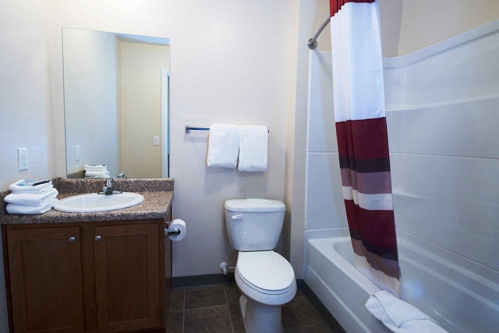 Red Roof Inn & Suites Dickinson Suite, 1 King Bed, Non Smoking, Kitchen (Larger) 6