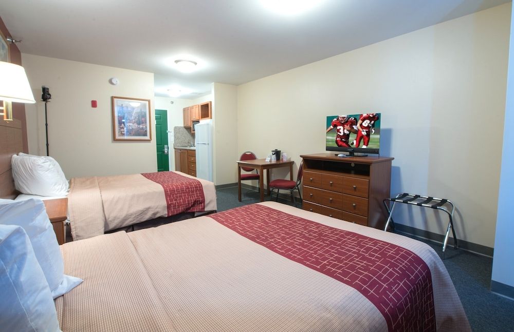 Red Roof Inn & Suites Dickinson Suite, 2 Double Beds, Accessible, Non Smoking (Kitchen, Roll-In Shower) 3