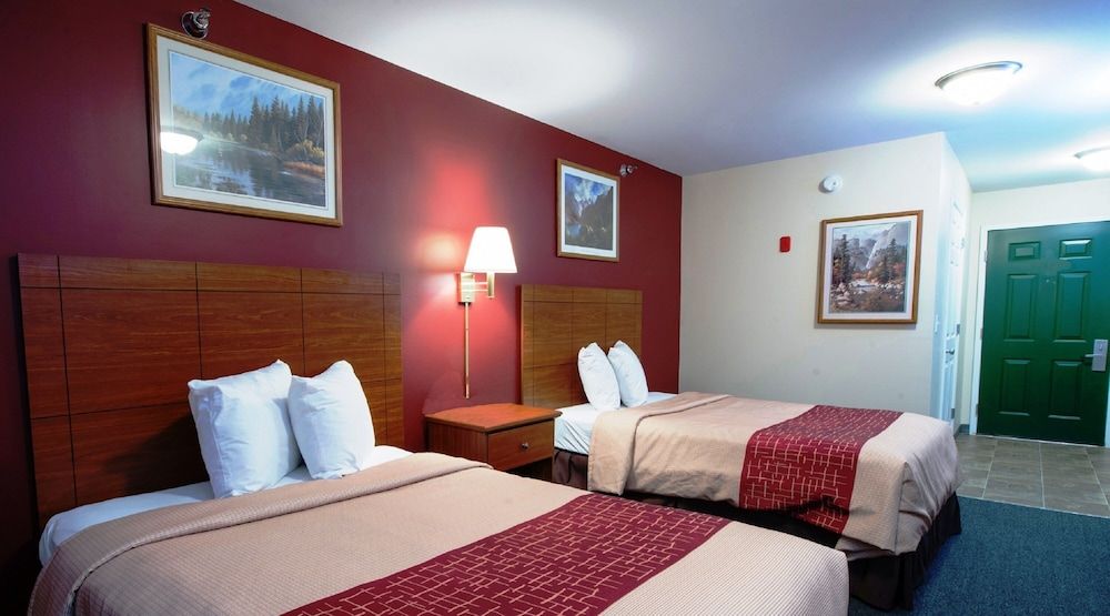 Red Roof Inn & Suites Dickinson Suite, 2 Double Beds, Accessible, Non Smoking (Kitchen, Roll-In Shower) 2