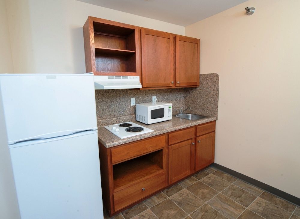 Red Roof Inn & Suites Dickinson Suite, 1 King Bed, Non Smoking, Kitchen (Larger) 10