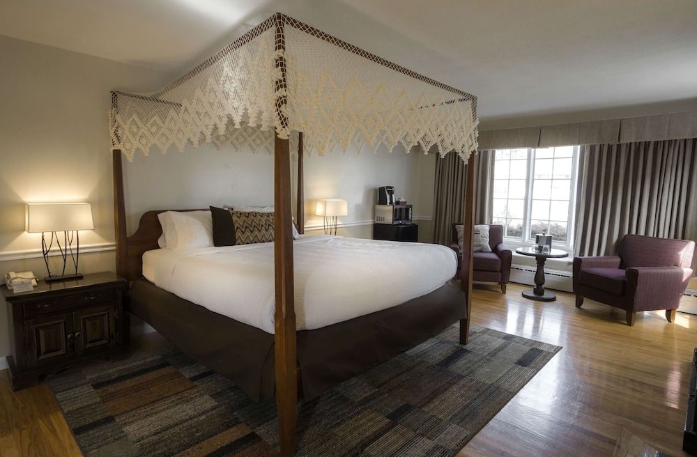 Superior Room, 1 King Bed, Non Smoking, Jetted Tub