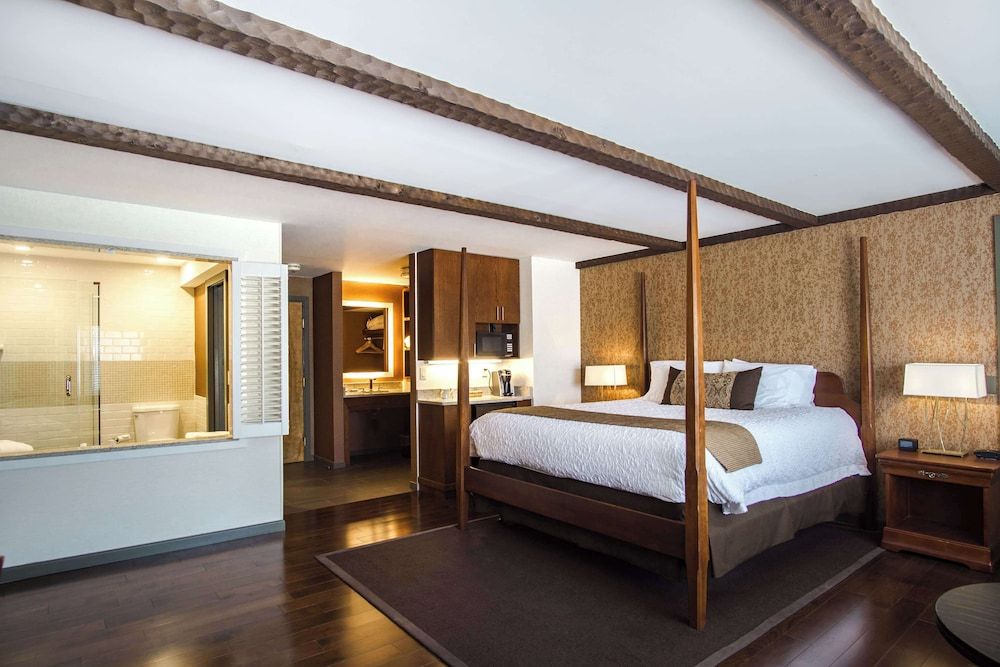 Premier Room, 1 King Bed, Non Smoking, No Children Allowed