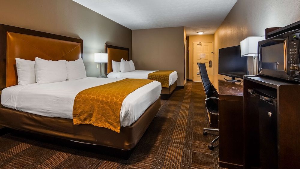 Best Western Shelbyville Lodge Standard Room, 2 Queen Beds, Accessible, Bathtub