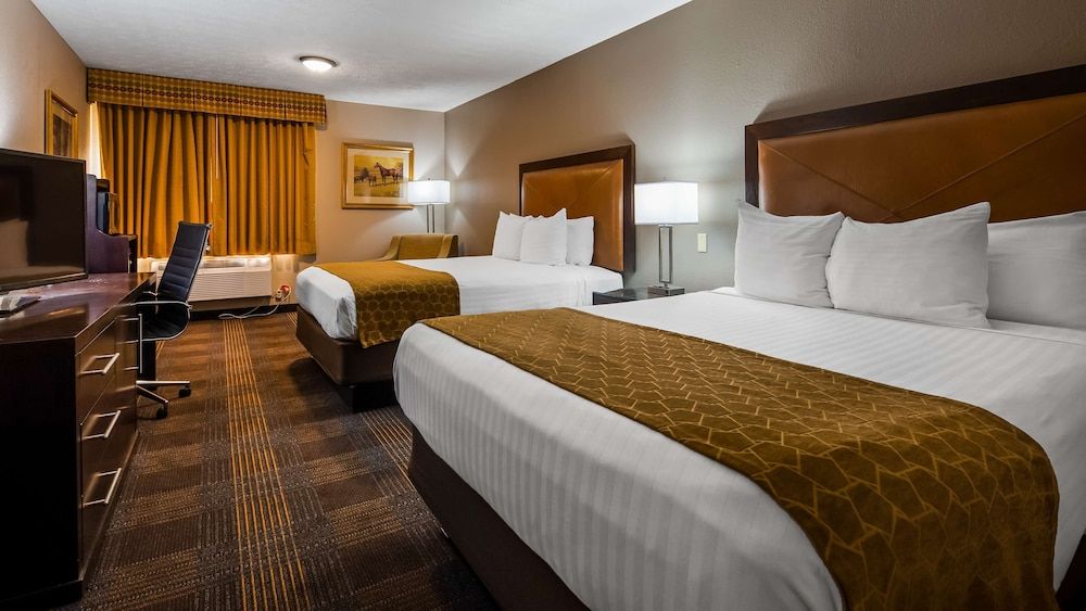 Best Western Shelbyville Lodge Standard Room, 2 Queen Beds, Accessible, Bathtub 2