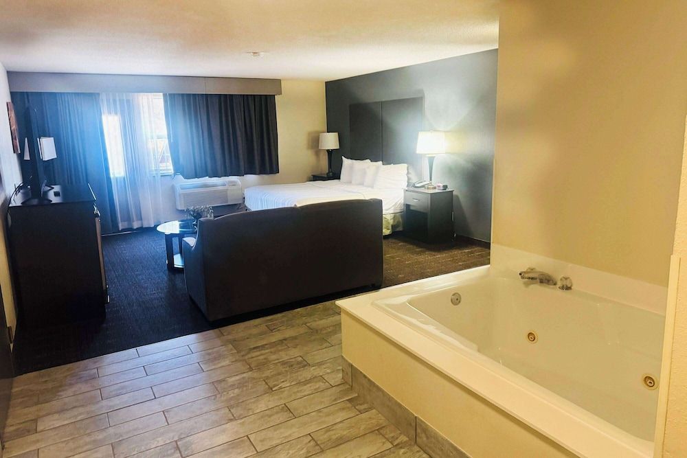 Deluxe Studio Suite, 1 King Bed, Non Smoking
