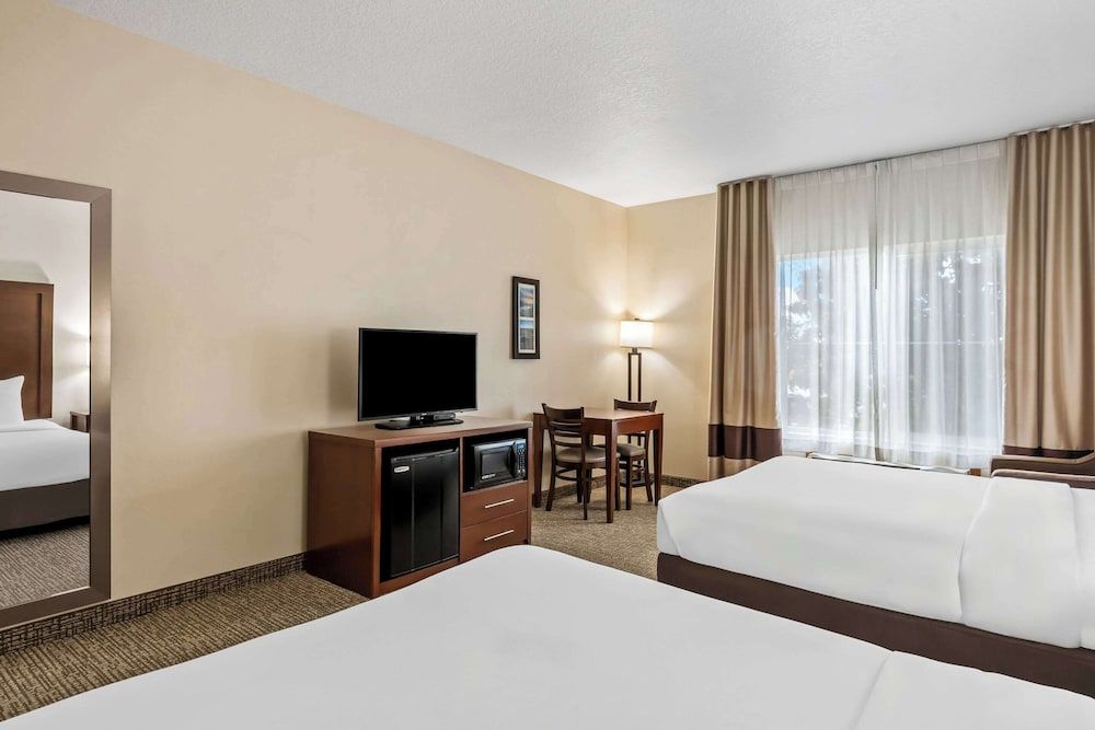 Room, 2 Queen Beds, Non Smoking
