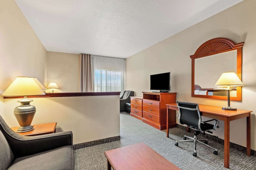 Suite, 1 King Bed, Non Smoking