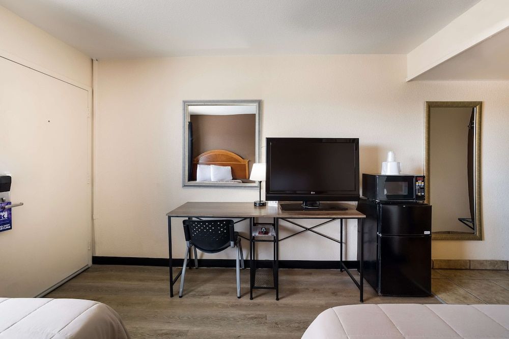 Knights Inn Sierra Vista Room, 2 Double Beds 4