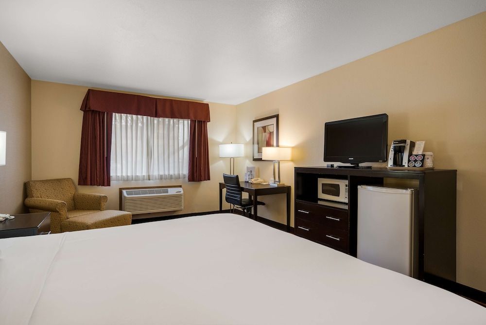 Best Western Hermiston Inn Standard Room, 1 King Bed, Accessible, Bathtub