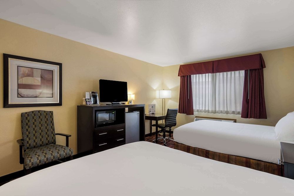 Best Western Hermiston Inn Standard Room, 2 Queen Beds, Refrigerator & Microwave