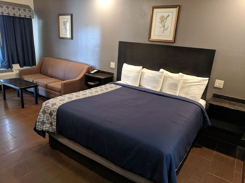 Deluxe Room, 1 King Bed, Smoking