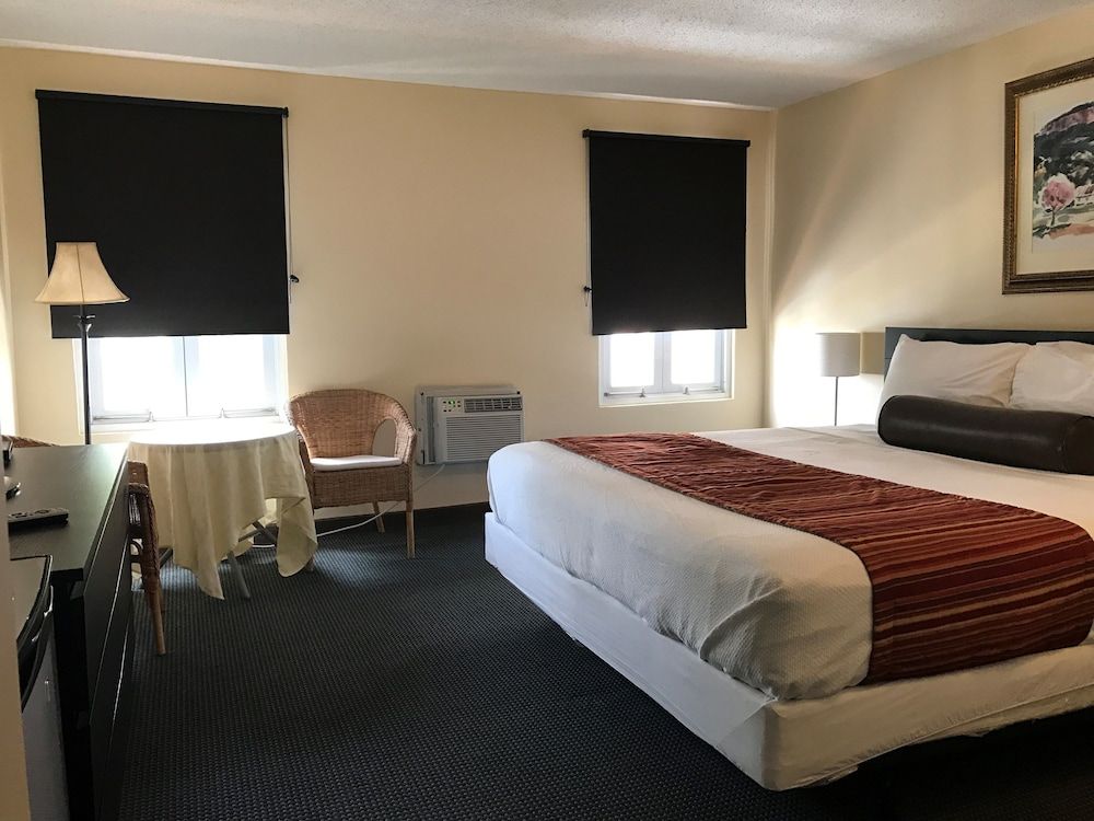 Standard Room, 1 King Bed