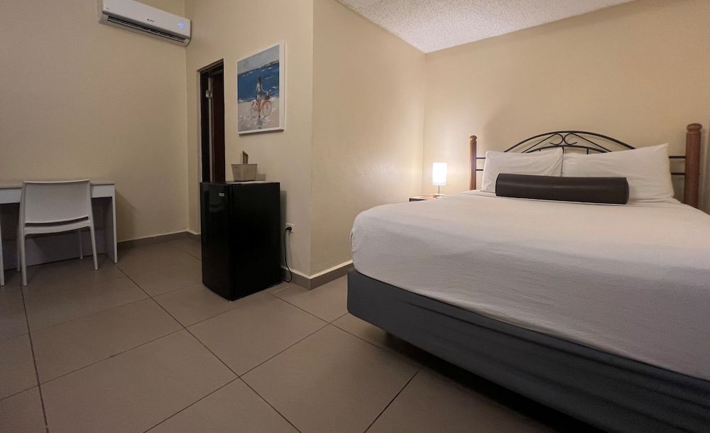 Standard Room, 1 Queen Bed