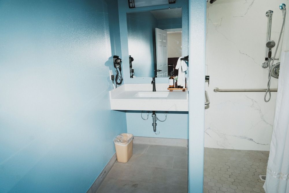 Hotel Paso Robles Wine Country Standard Room, 1 King Bed, Accessible 3