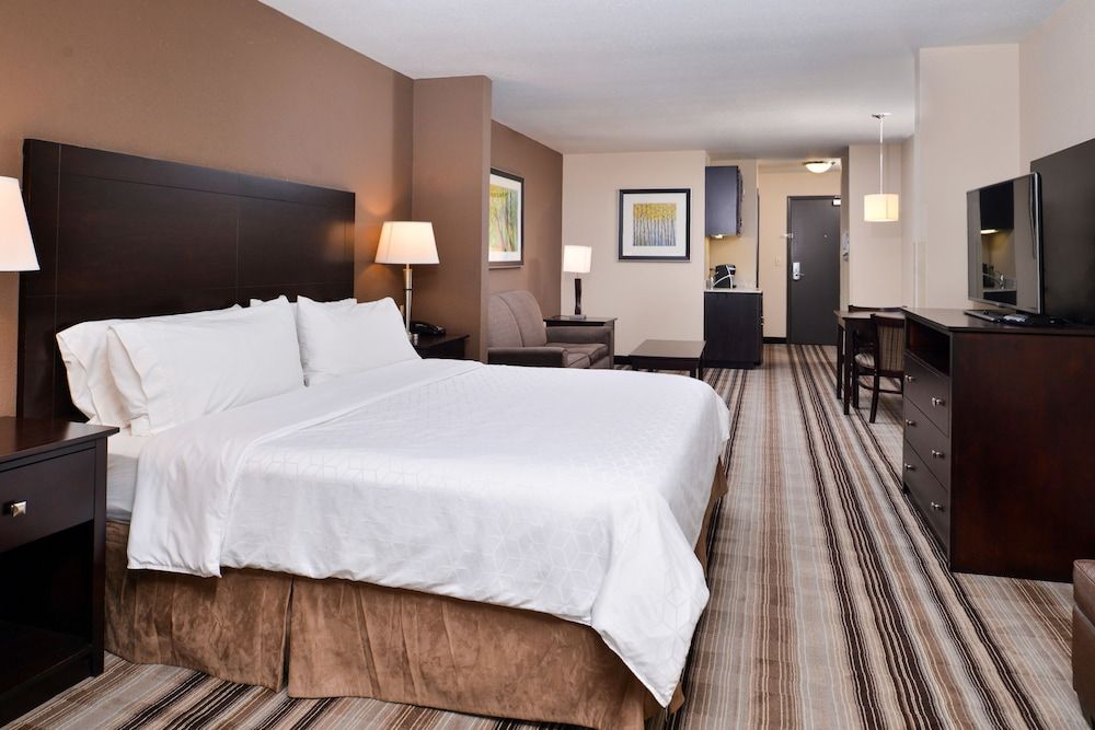 Room, 2 Queen Bed Suite with Sofa Bed (Accessible)