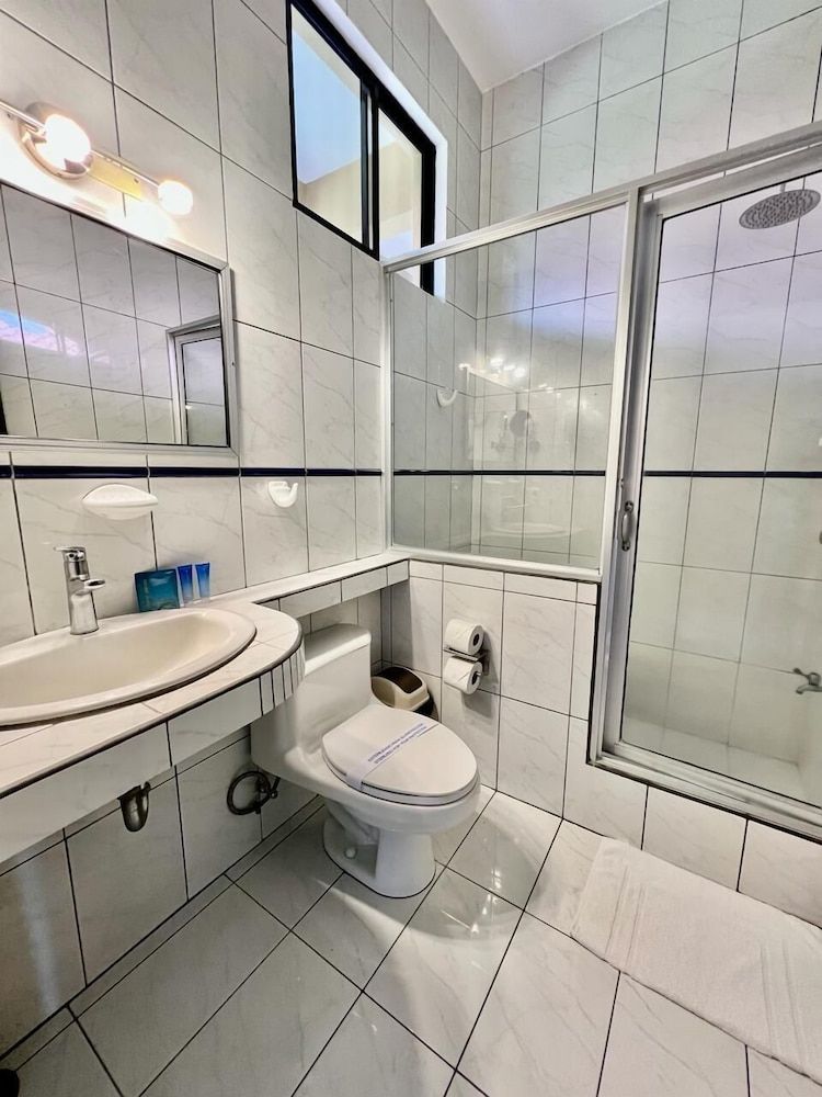 The Backyard Hotel Deluxe Triple Room, 1 Bedroom, Balcony, Pool View 3