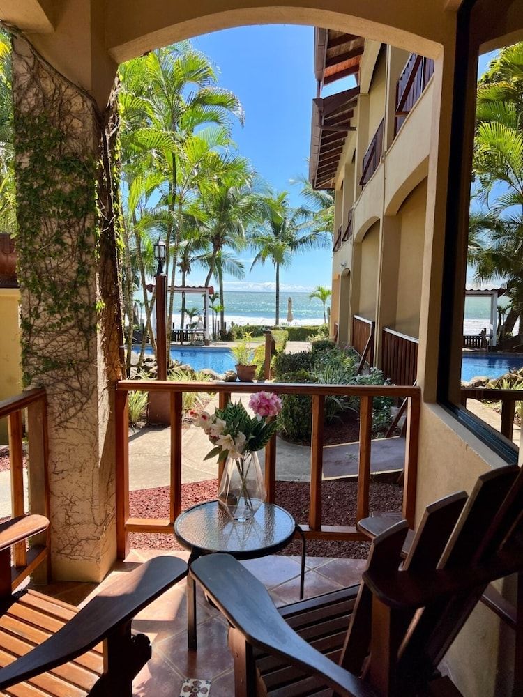 The Backyard Hotel Standard Room (Near Parking, No View) 2