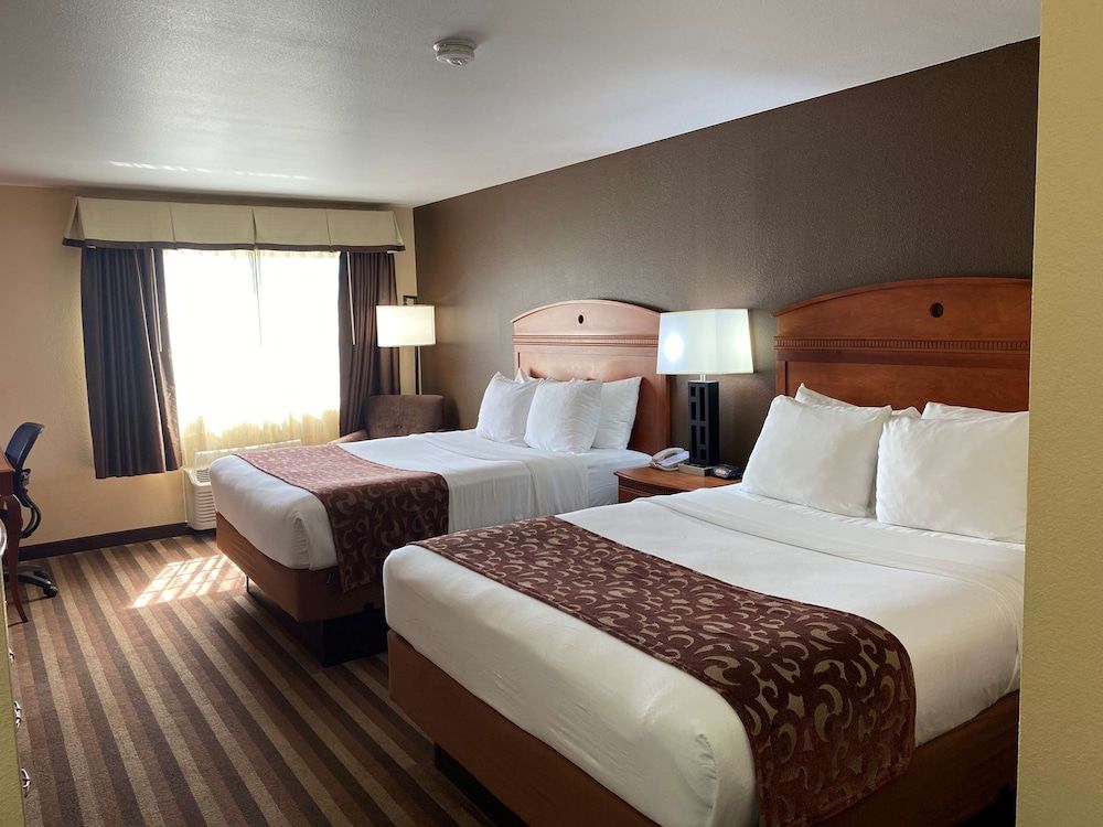 Best Western Manhattan Inn Standard Room, 2 Queen Beds, Non Smoking 2