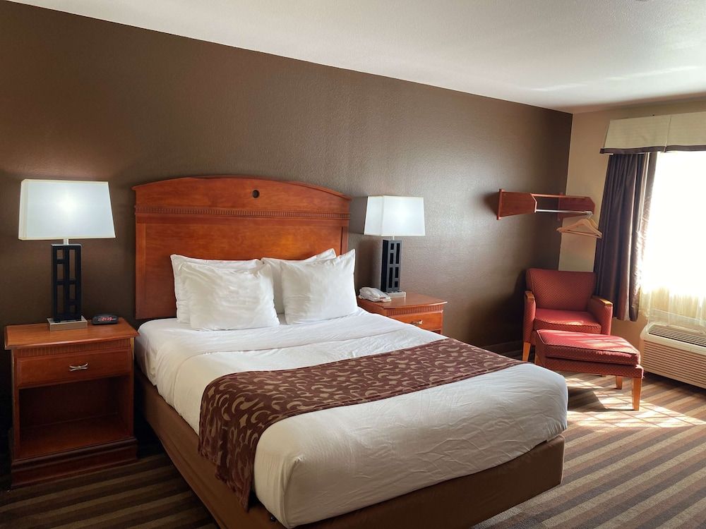 Best Western Manhattan Inn Standard Room, 1 Queen Bed, Accessible, Non Smoking 2