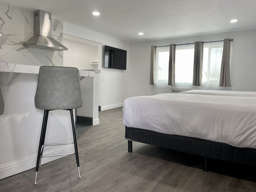 Budget Inn Lompoc Premium Studio Suite 3