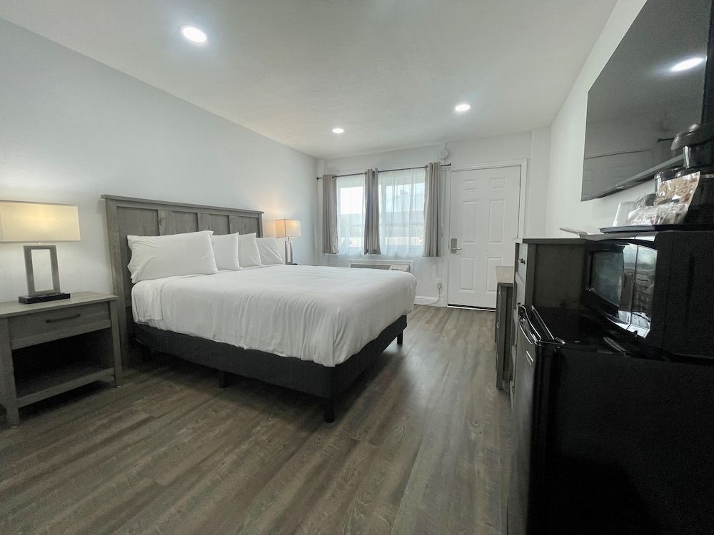 Budget Inn Lompoc Premium Double Room 4