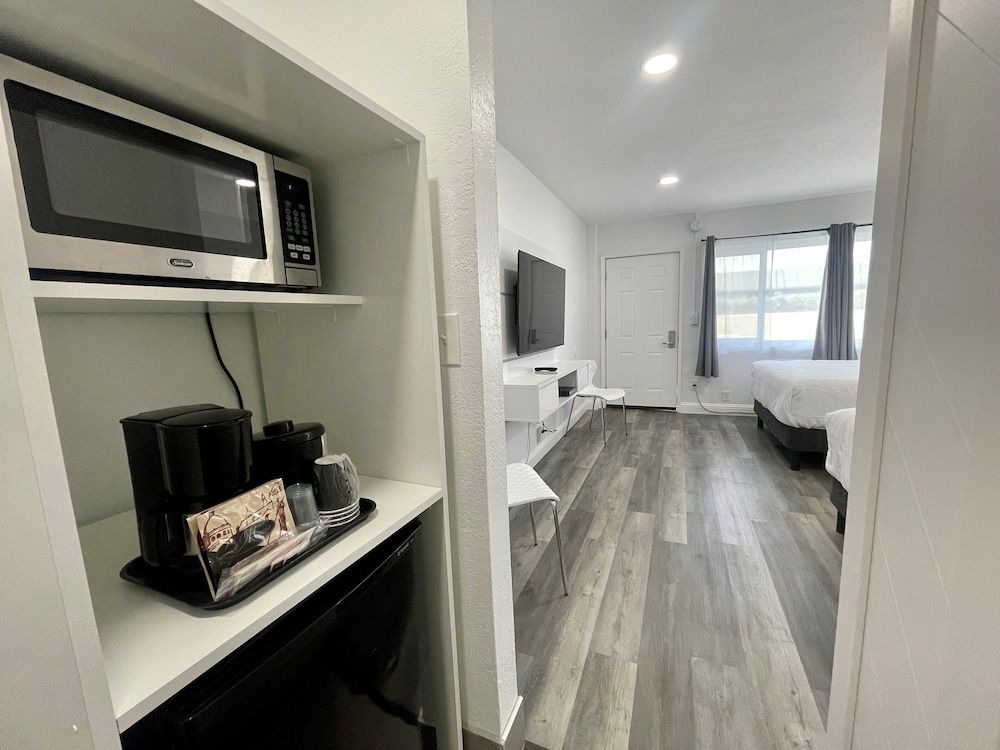 Budget Inn Lompoc Premium Twin Room 10