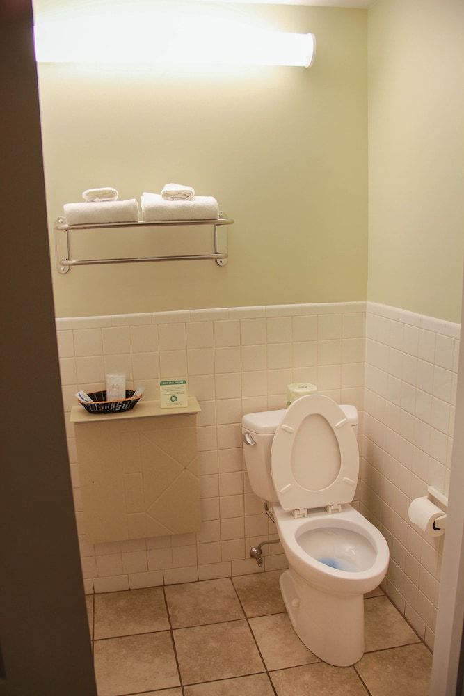 Relax Inn & Suites Deluxe Room, 2 Queen Beds, Smoking 7