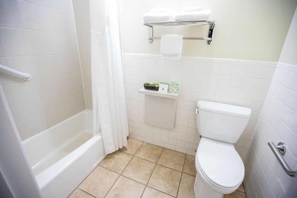 Relax Inn & Suites Deluxe Room, 2 Queen Beds, Non Smoking 7