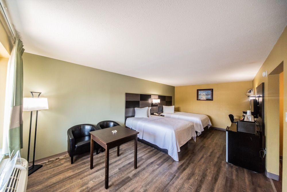 Relax Inn & Suites Deluxe Room, 2 Queen Beds, Smoking 5