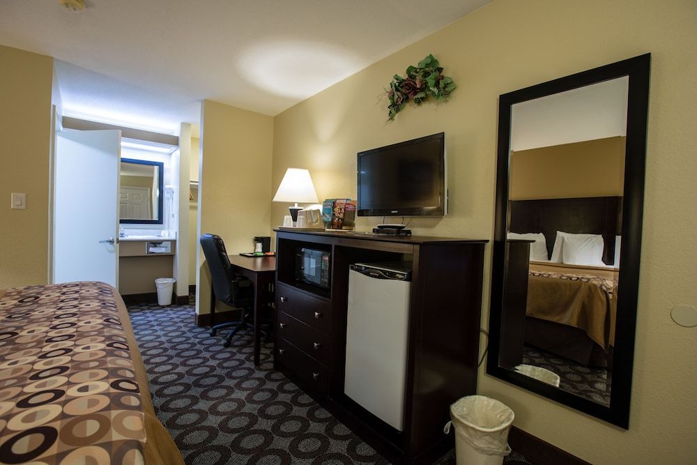 Relax Inn & Suites Standard Room, 1 King Bed, Non Smoking (No Pets) 3