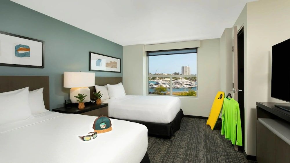Suite, Accessible Bathtub, Bay View