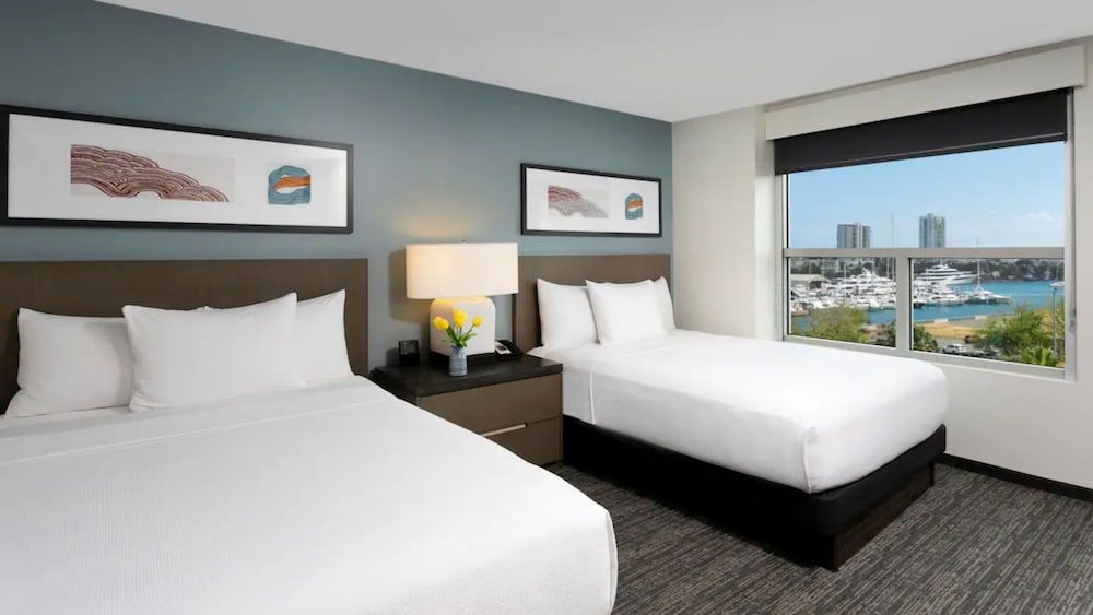 Suite, Accessible Bathtub, Bay View