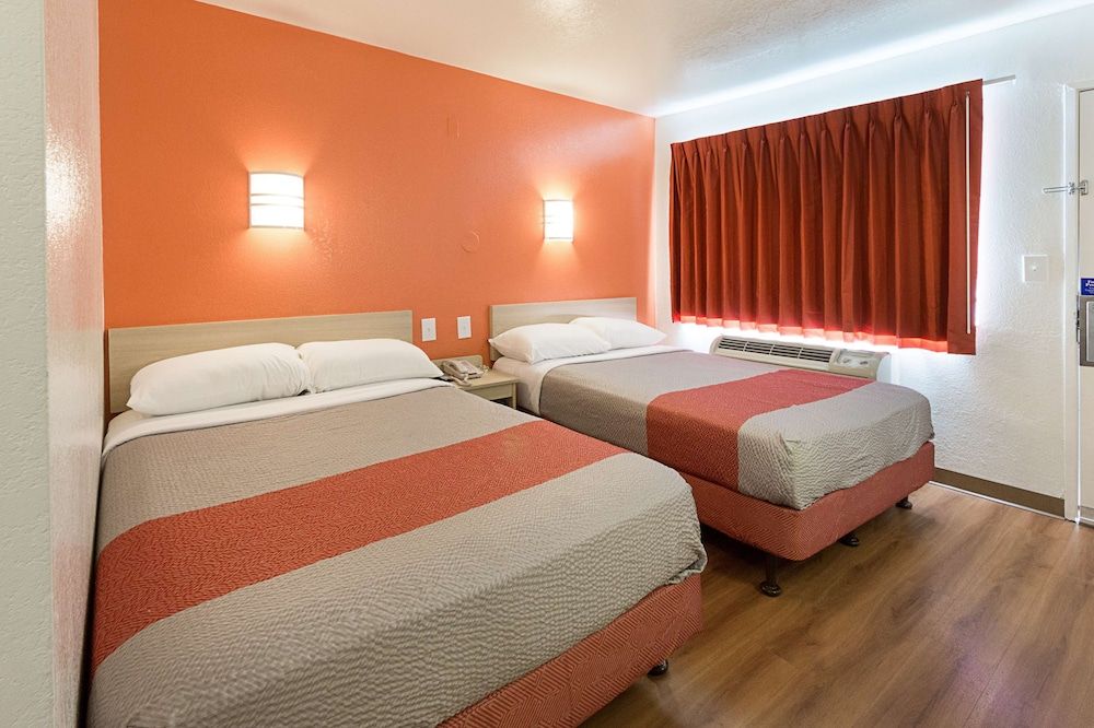 Motel 6 Mcallen, TX Deluxe Room, 2 Double Beds, Non Smoking, Refrigerator & Microwave 2