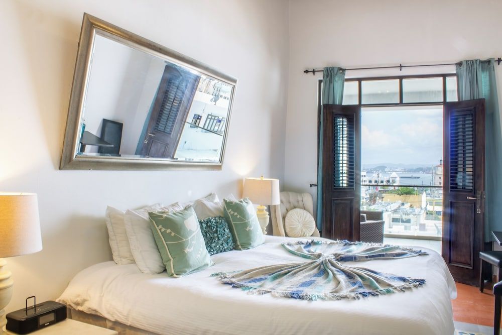 Deluxe Balcony Suites