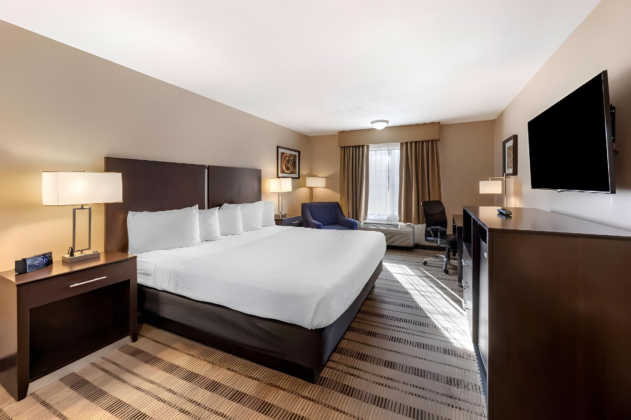 Best Western Country Inn 1 King Bed, Nonsmoking, Sofabed 2