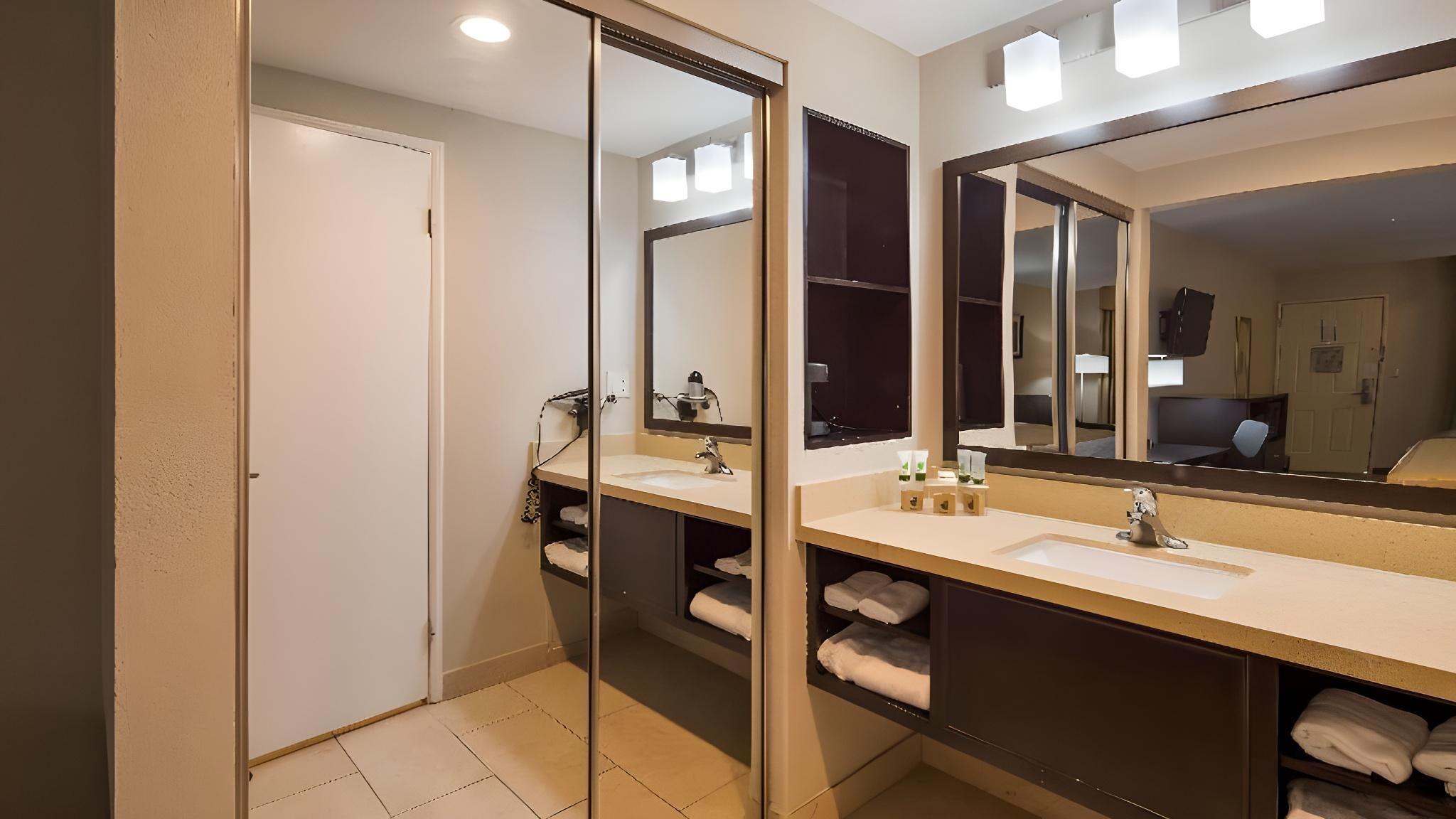 2 queen beds, nonsmoking