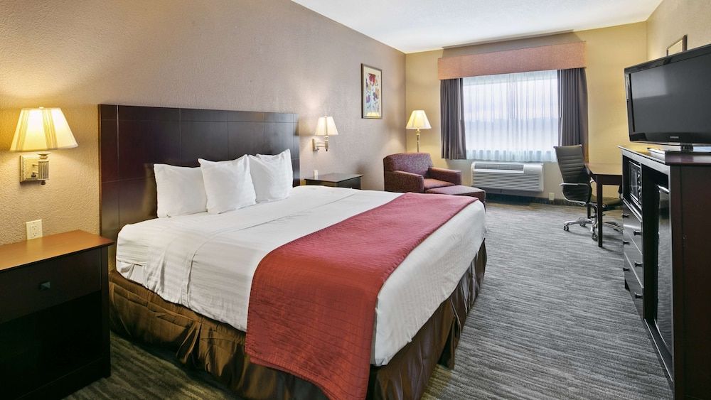 Standard Room, 1 King Bed, Non Smoking, Refrigerator & Microwave
