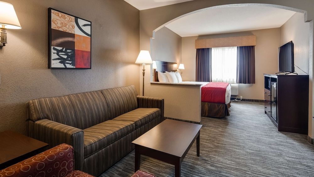 Suite, 1 King Bed, Non Smoking, Refrigerator & Microwave