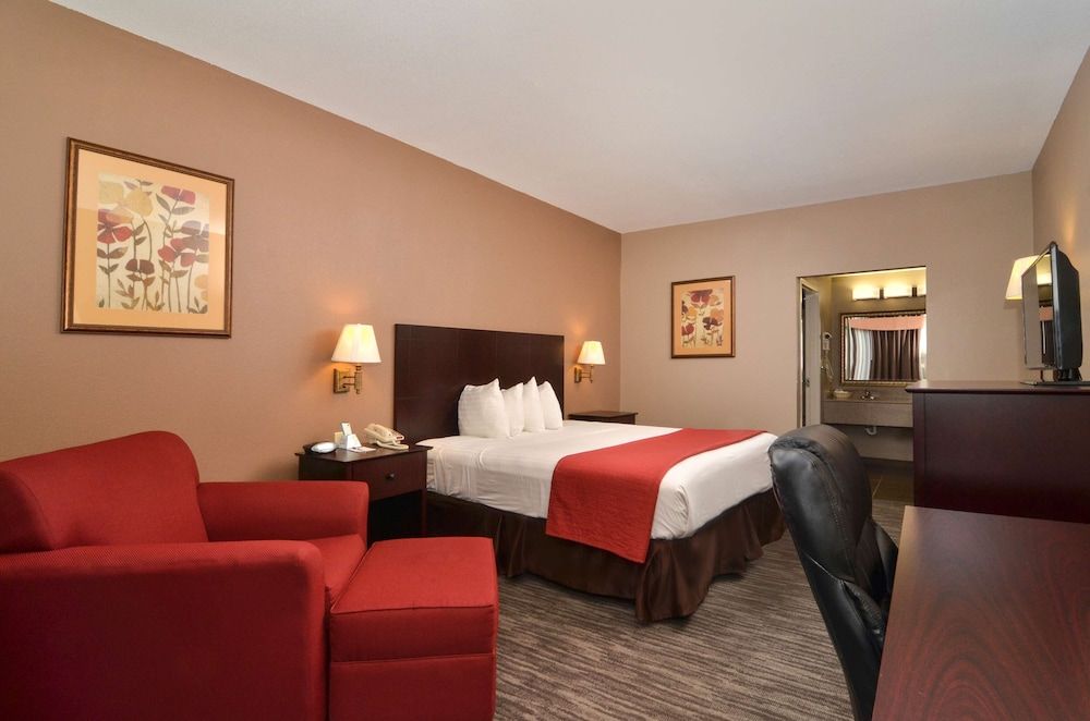 Standard Room, 1 King Bed, Non Smoking, Refrigerator & Microwave