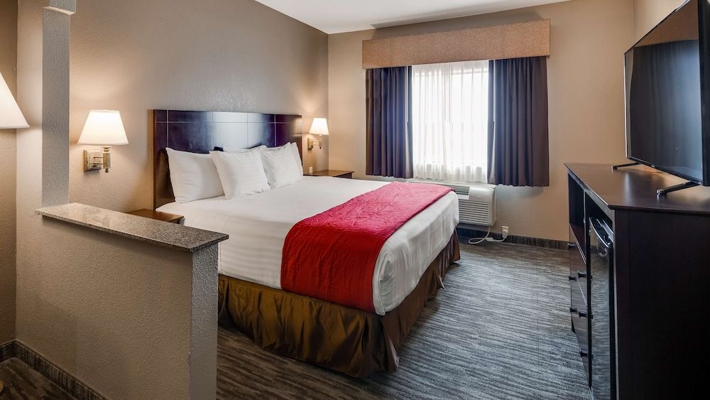 Suite, 1 King Bed, Non Smoking, Refrigerator & Microwave