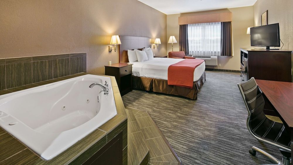 Suite, 1 King Bed, Smoking