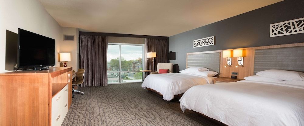 Room, 2 Queen Beds, Accessible, Bathtub
