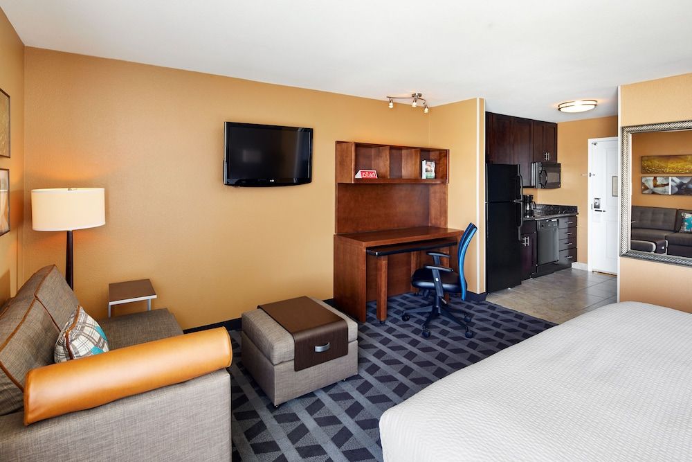 Studio Suite, 1 King Bed with Sofa bed, Non Smoking (Hearing Accessible)