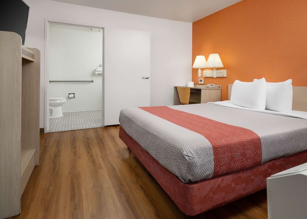 Standard Room, 1 Queen Bed, Non Smoking