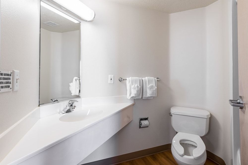 Motel 6 Cedar City, UT Standard Room, 1 Queen Bed, Non Smoking 4