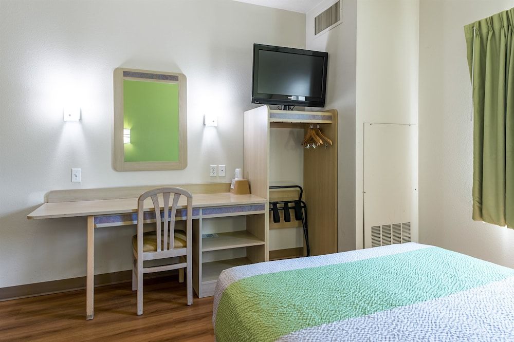 Motel 6 Cedar City, UT Standard Room, 1 Queen Bed, Accessible, Non Smoking 6