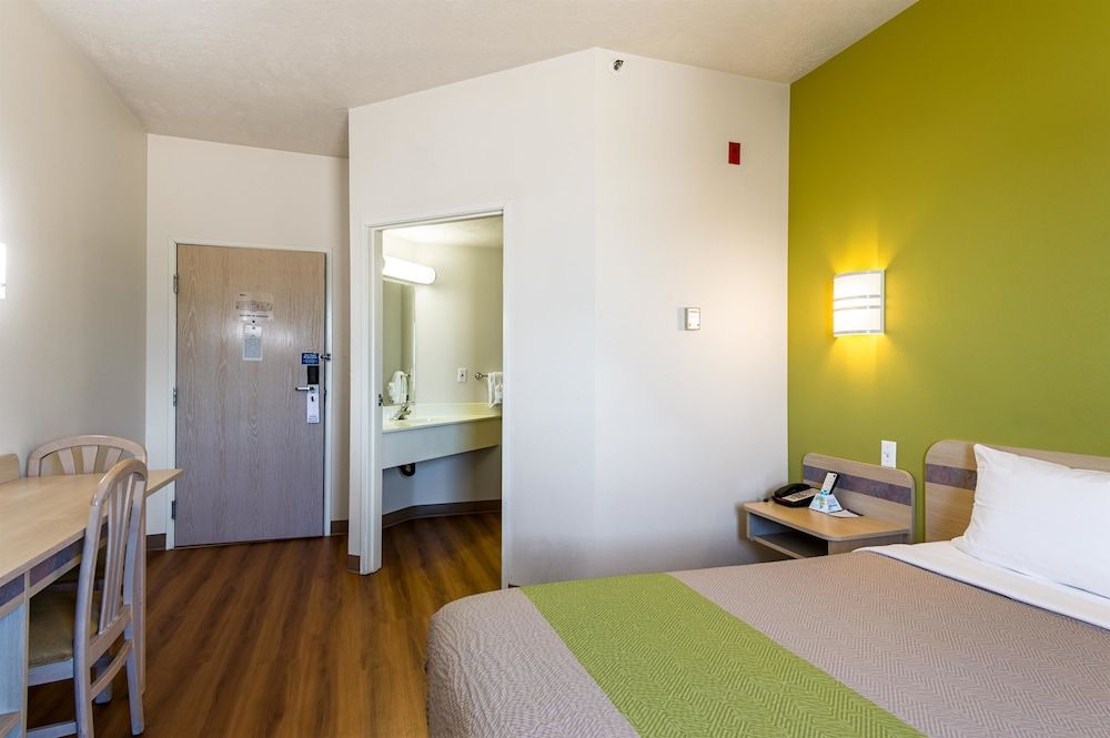 Motel 6 Cedar City, UT Standard Room, 1 Queen Bed, Accessible, Non Smoking 7